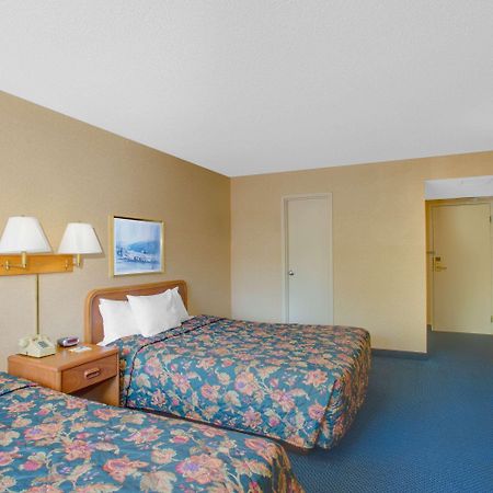 Days Inn By Wyndham Auburn/Finger Lakes Region Exterior photo