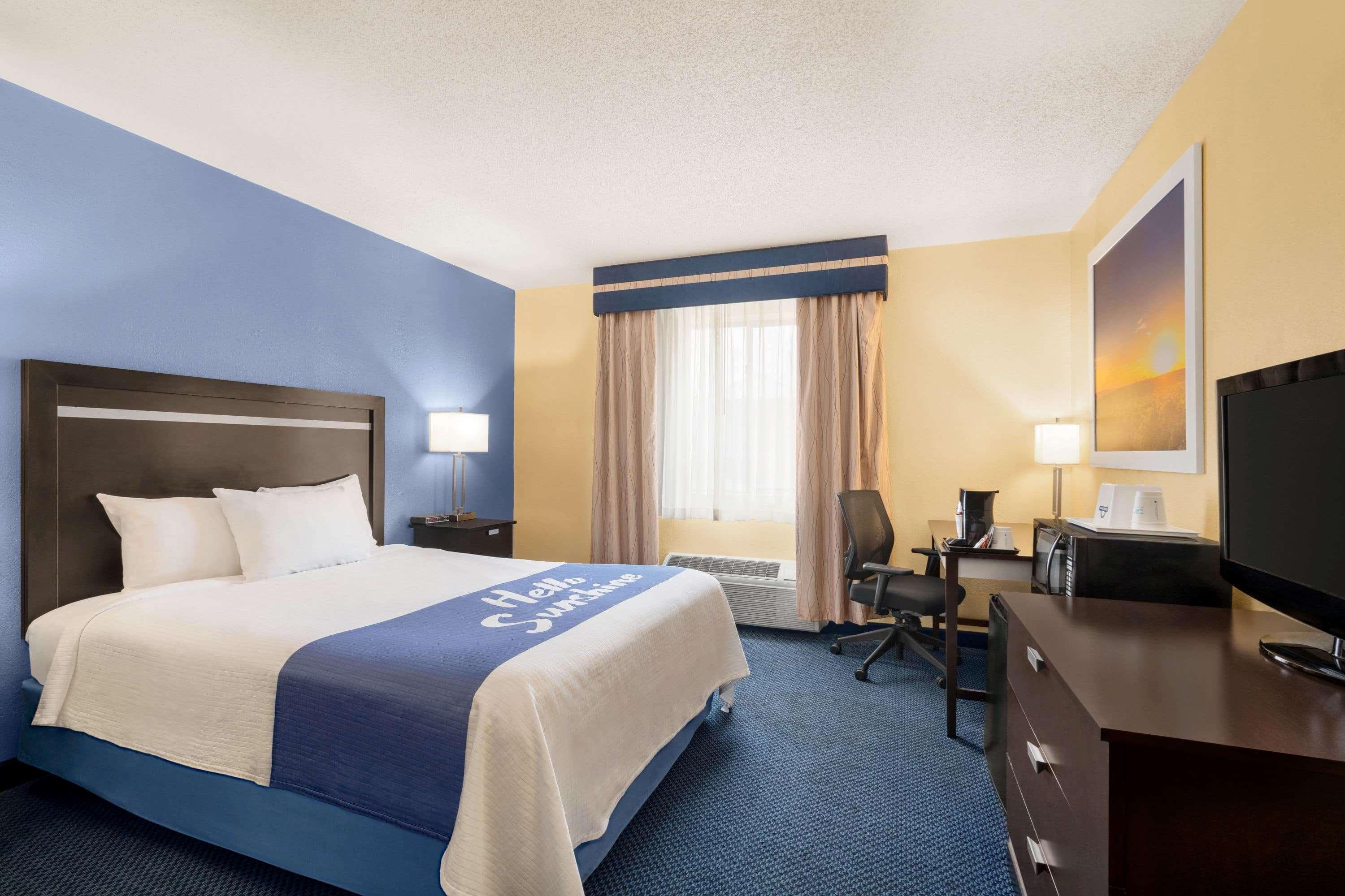 Days Inn By Wyndham Auburn/Finger Lakes Region Exterior photo