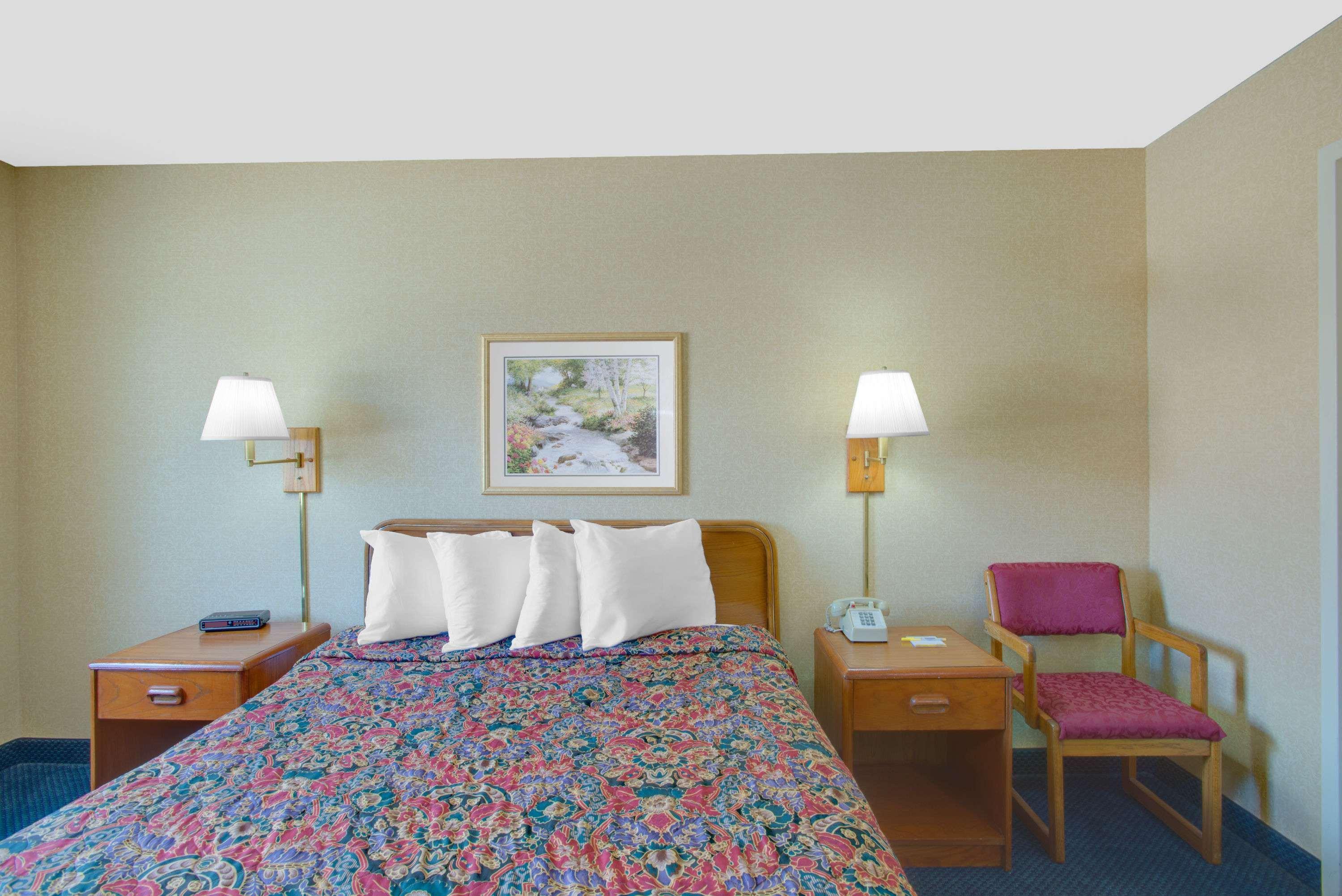 Days Inn By Wyndham Auburn/Finger Lakes Region Exterior photo