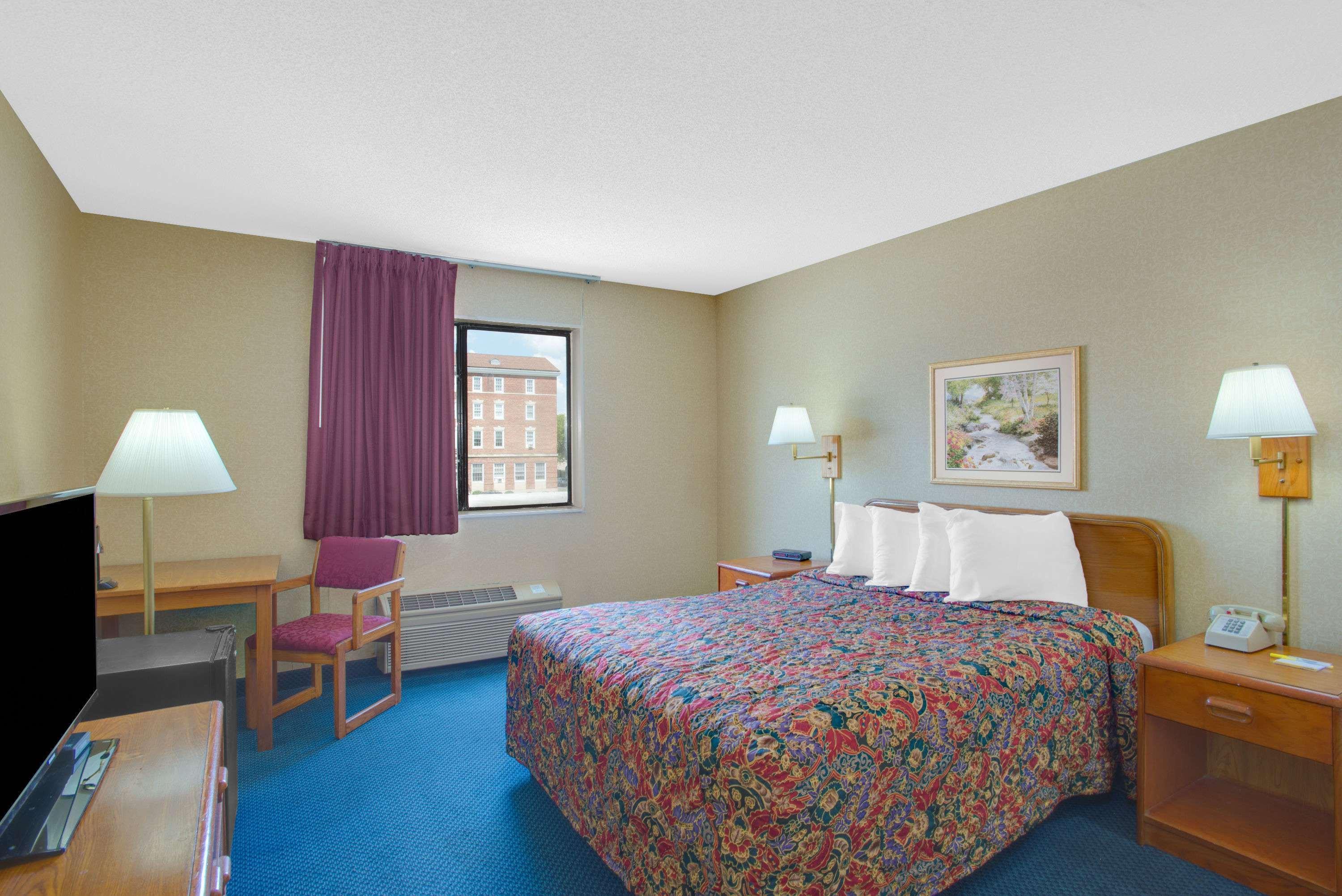 Days Inn By Wyndham Auburn/Finger Lakes Region Exterior photo