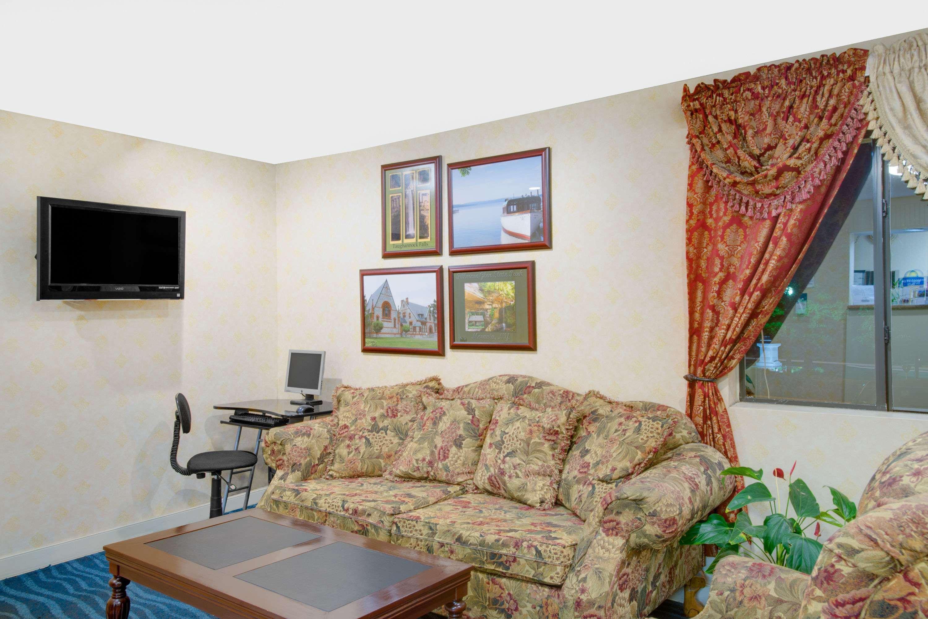 Days Inn By Wyndham Auburn/Finger Lakes Region Exterior photo
