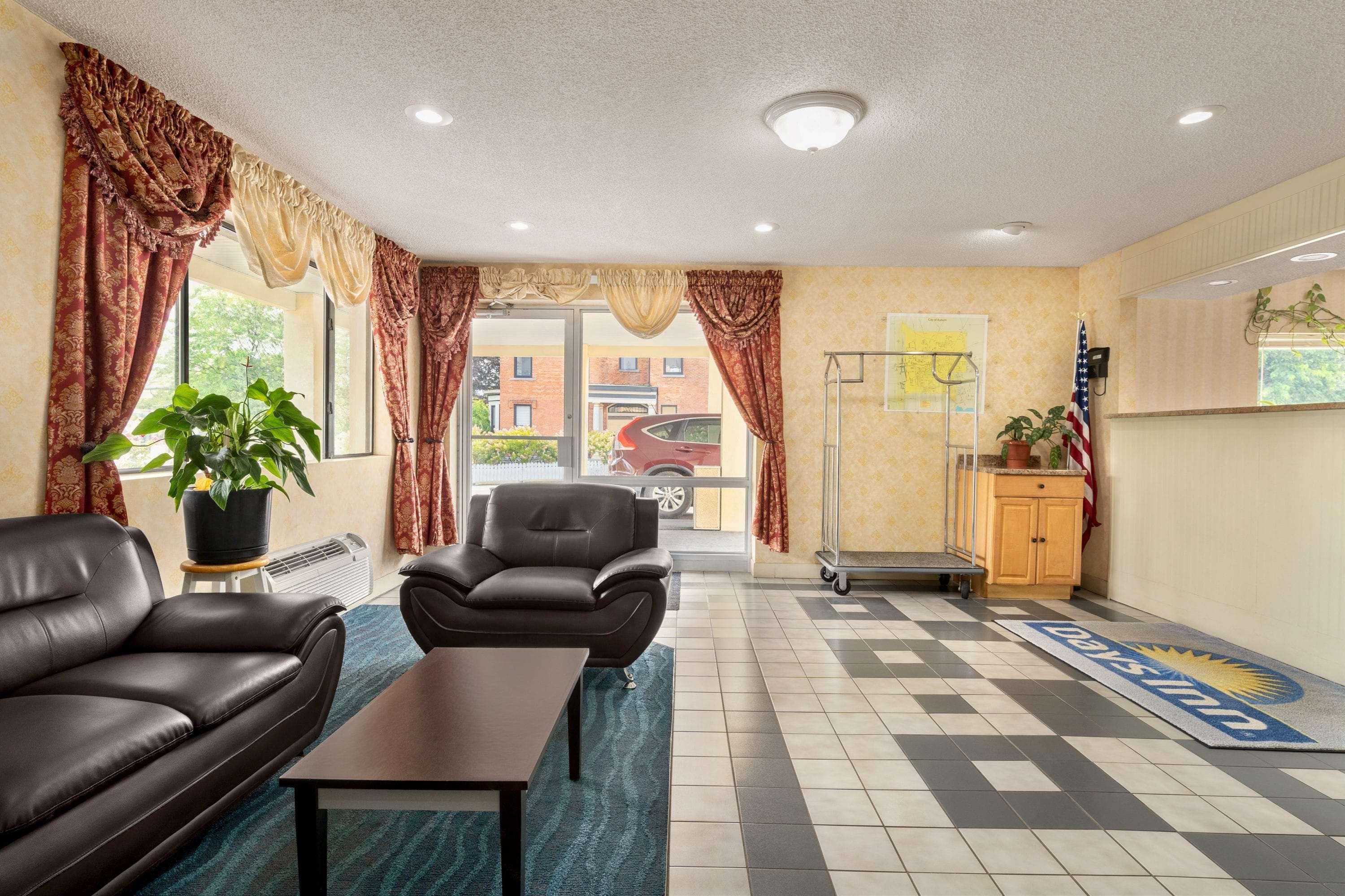 Days Inn By Wyndham Auburn/Finger Lakes Region Exterior photo